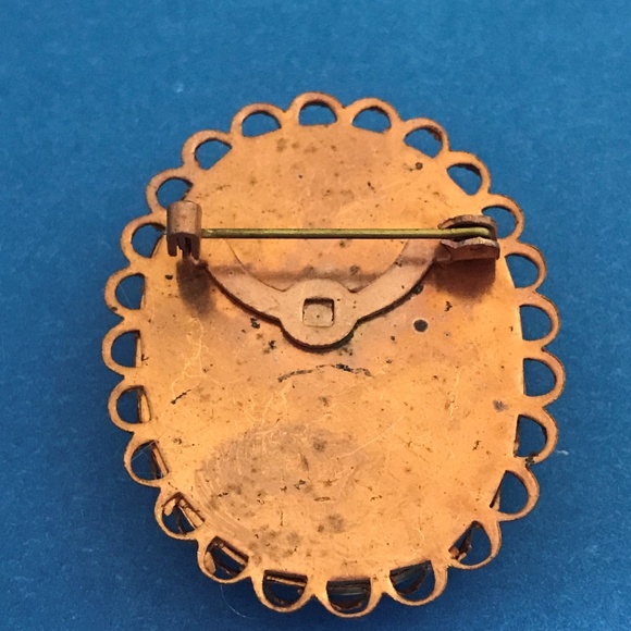 Girl with Red Apple on Head Portrait Style Brooch - Picture 4 of 4